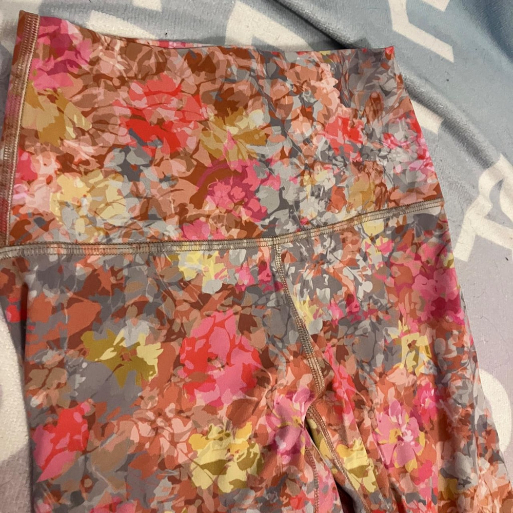🌸💖 LULULEMON ALIGN HR PANTS (SIZE 4, 25") ✨🌼 - Picture 3 of 4